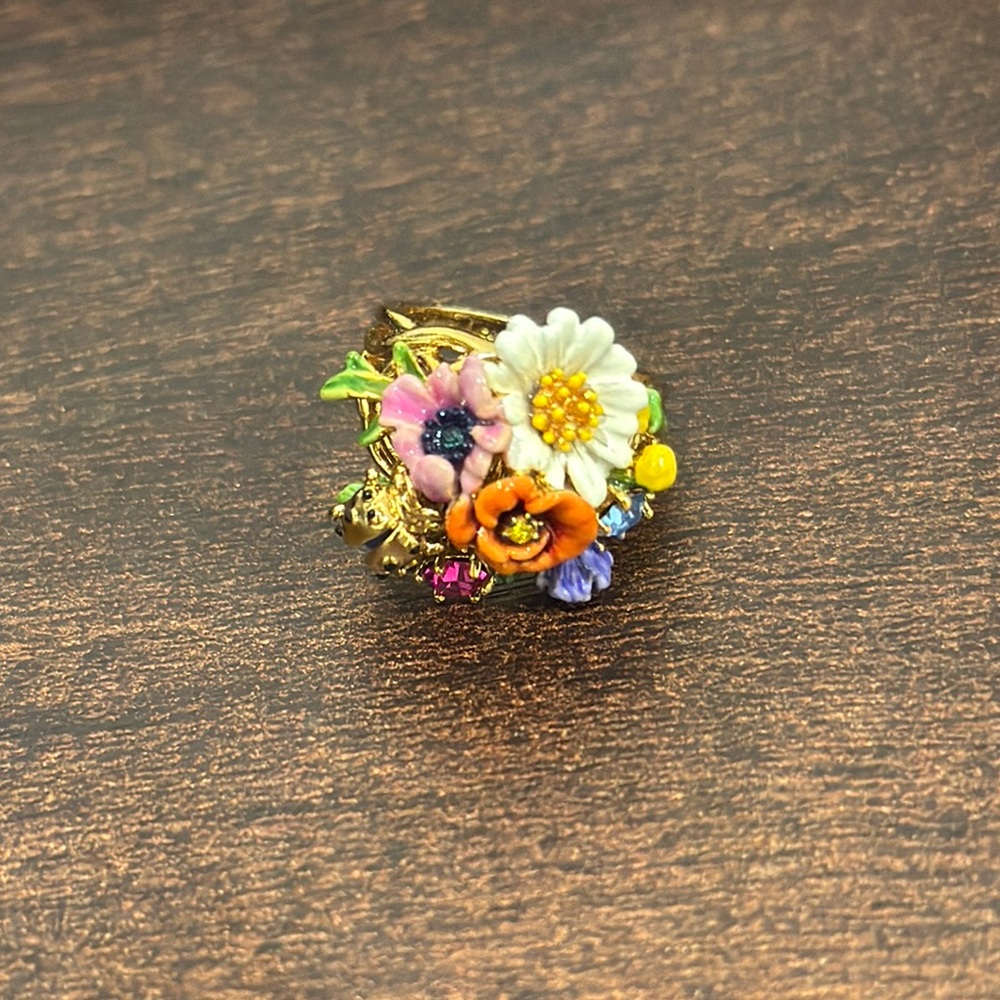 Las Nereidas Elegant Floral Bouquet Ring